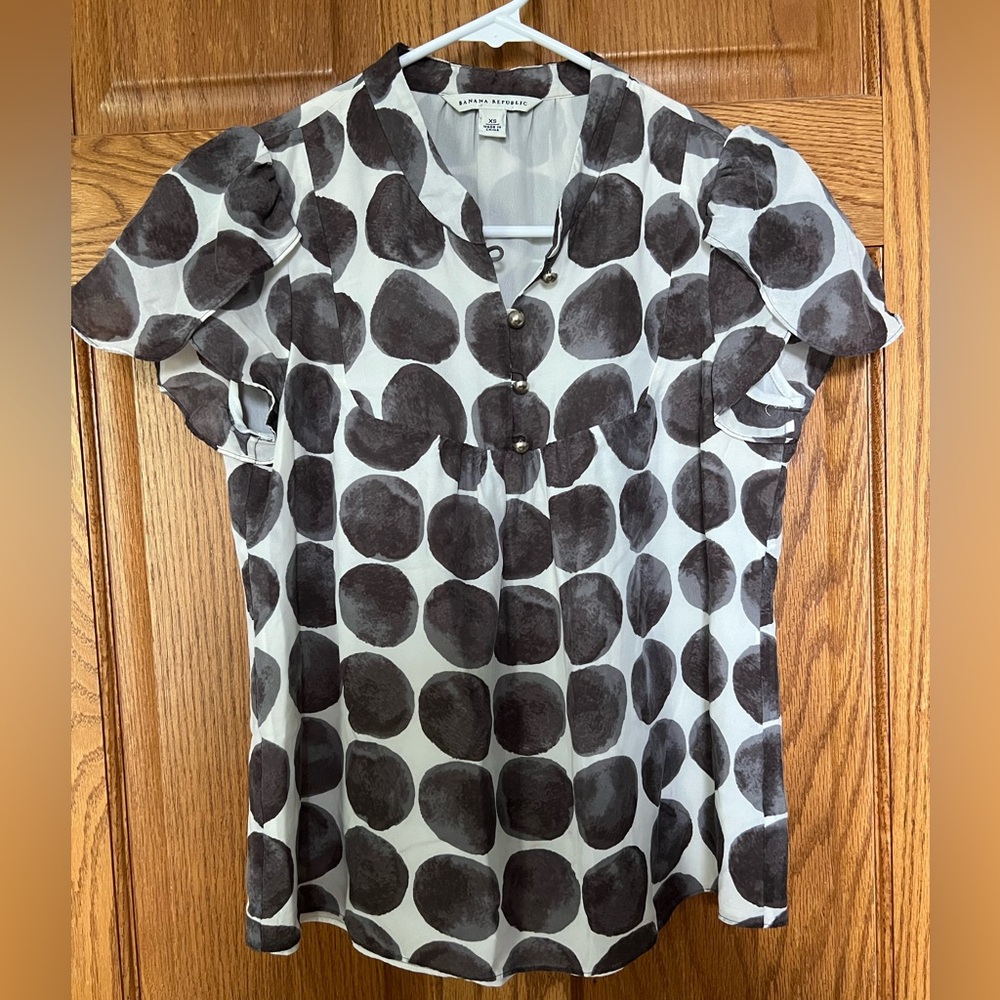 Banana Republic silk short sleeve blouse - XS
